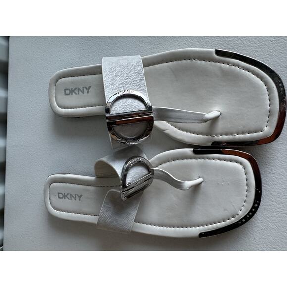 3 for $9 DKNY White and Silver Thong Leather Sandals 8.5 Monogram - Picture 1 of 5